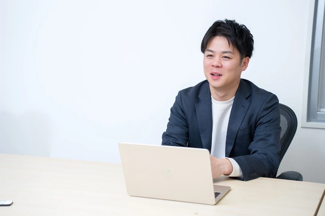 ONE WILLのメンバーが会話をする様子